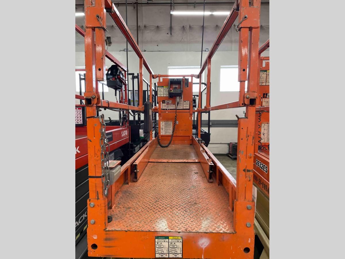 2017 JLG 2632ES