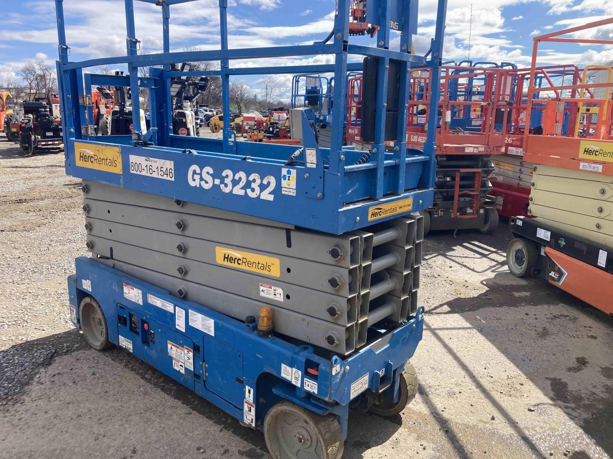 2017 Genie GS-3232