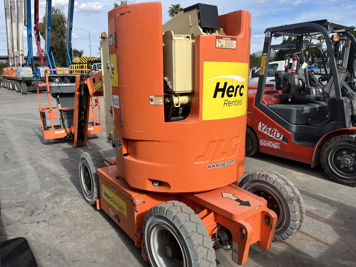 2017 JLG E300AJP-5