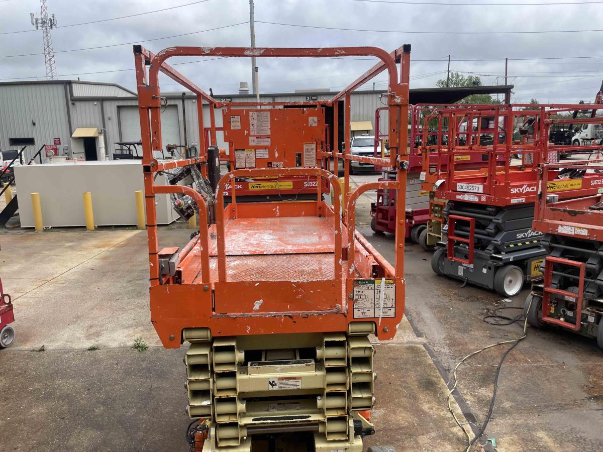 2018 JLG 3246ES