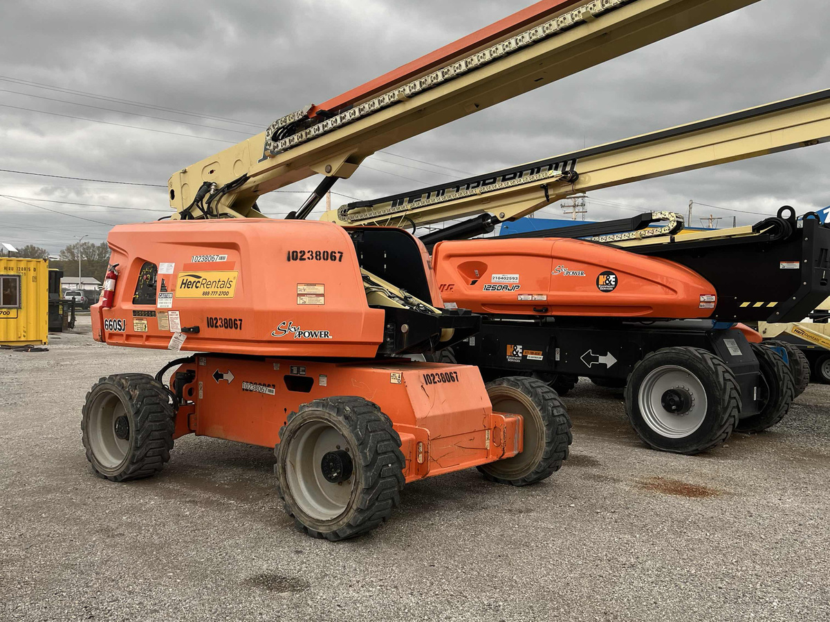 2018 JLG 660SJ