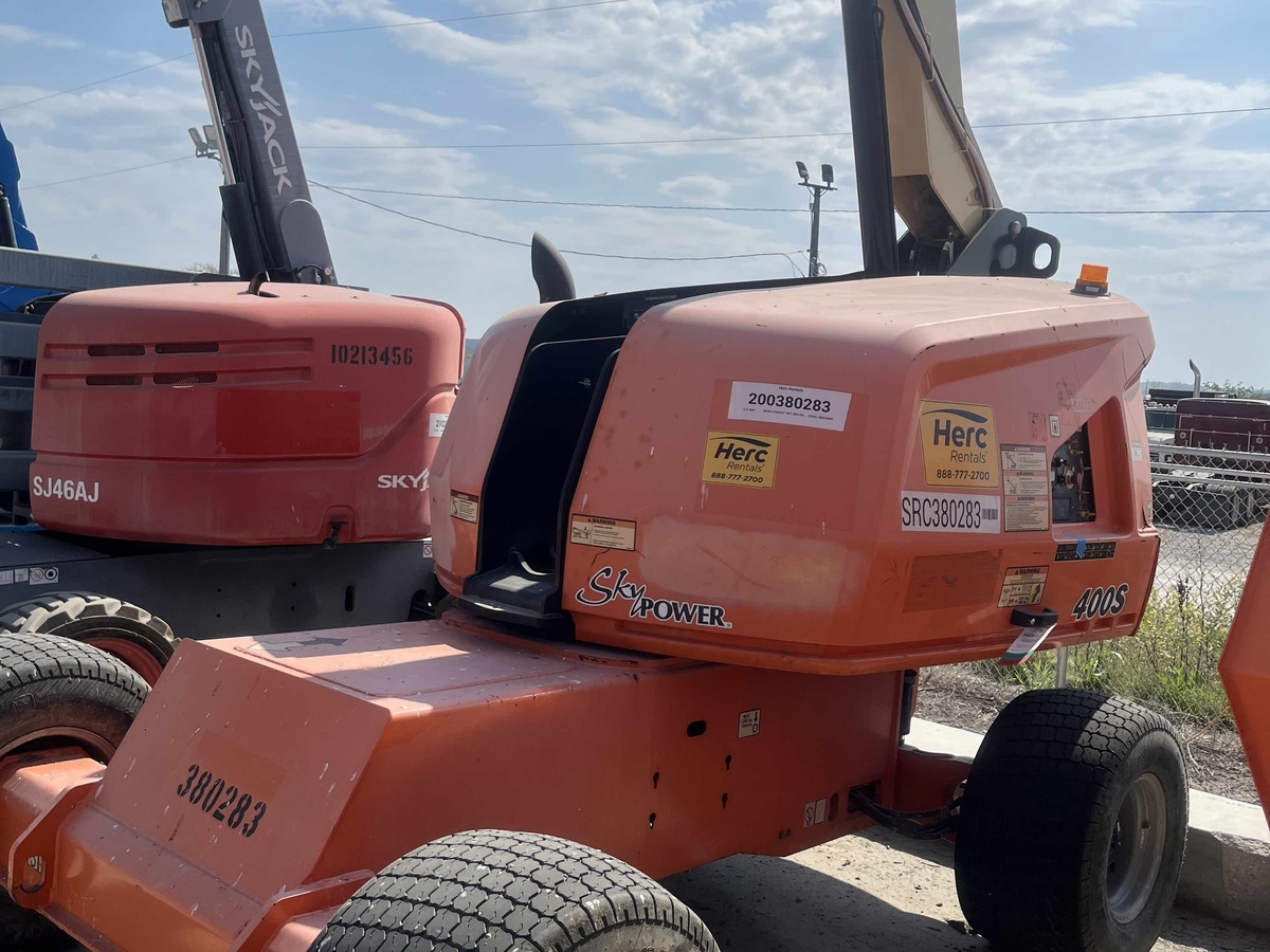 2017 JLG 400S