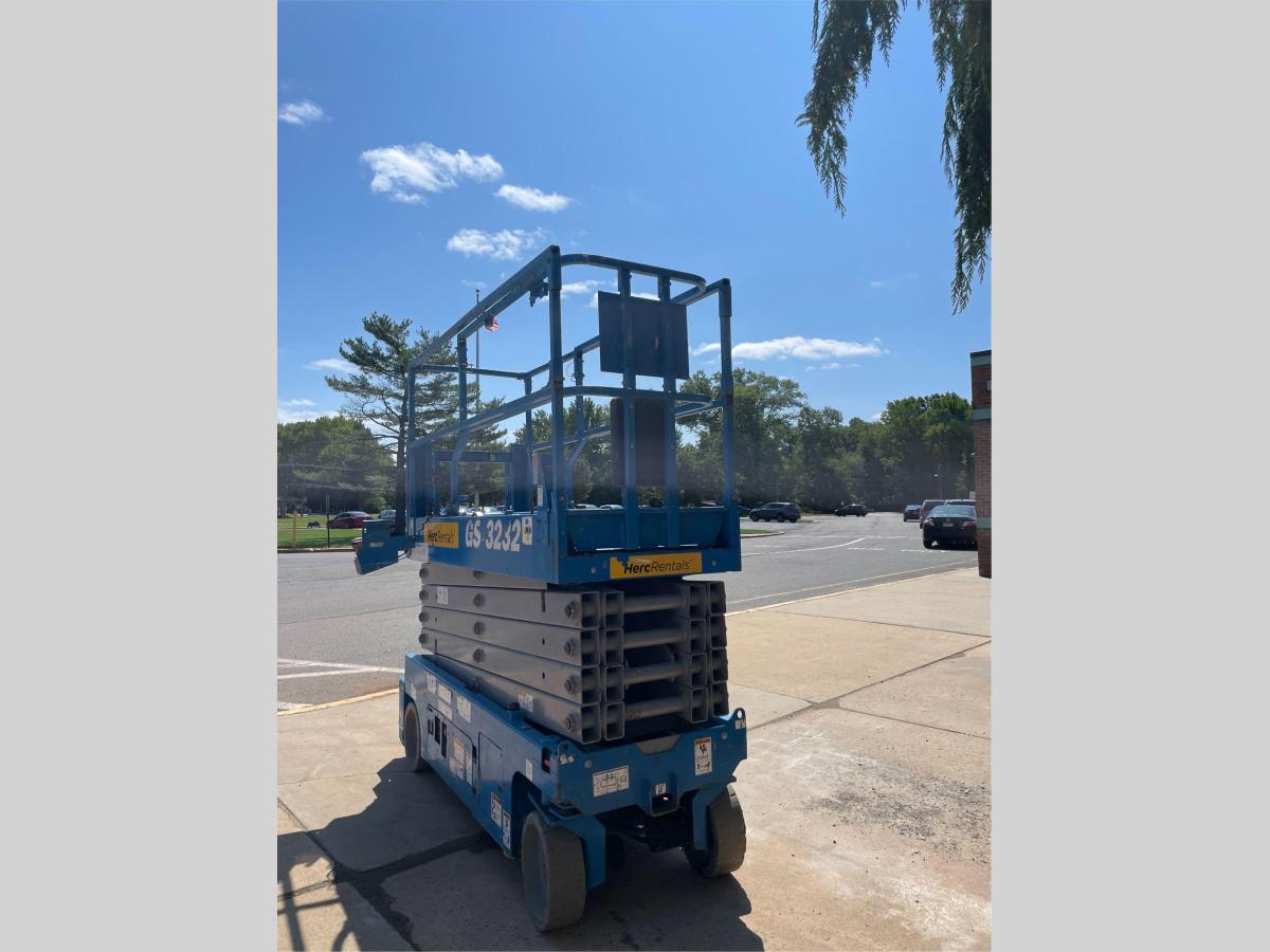 2017 Genie GS-3232