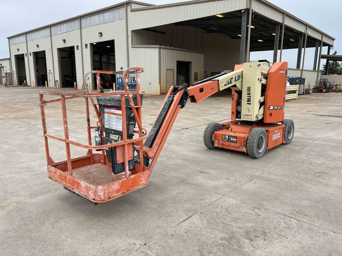 2016 JLG E300AJ-1