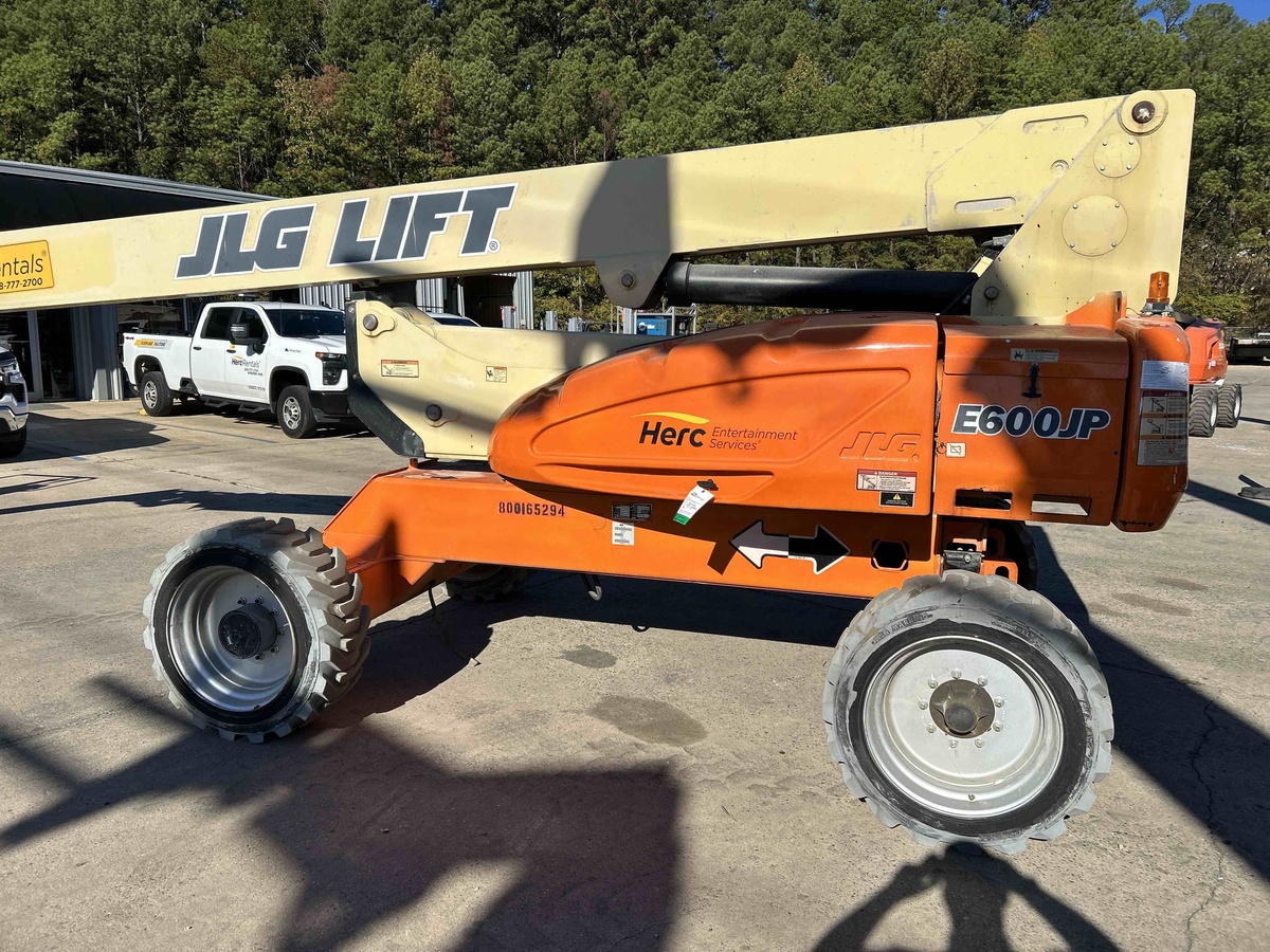 2017 JLG E600J-4