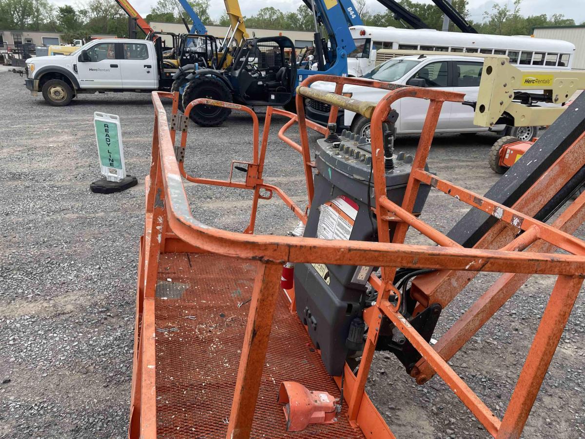 2017 JLG 600AJ