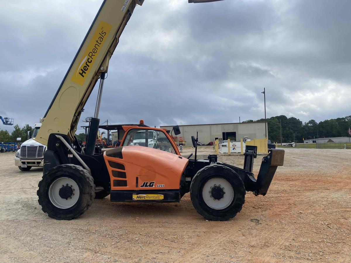 2018 JLG 1255