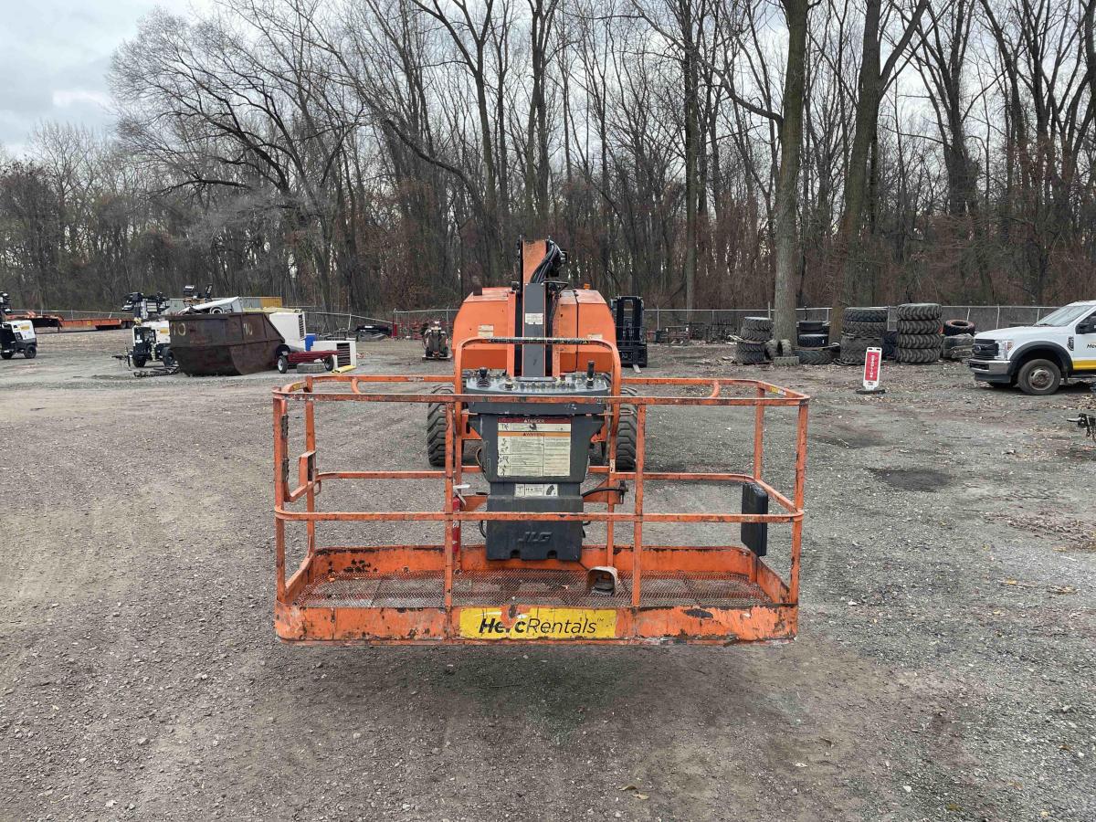 2015 JLG 800AJ
