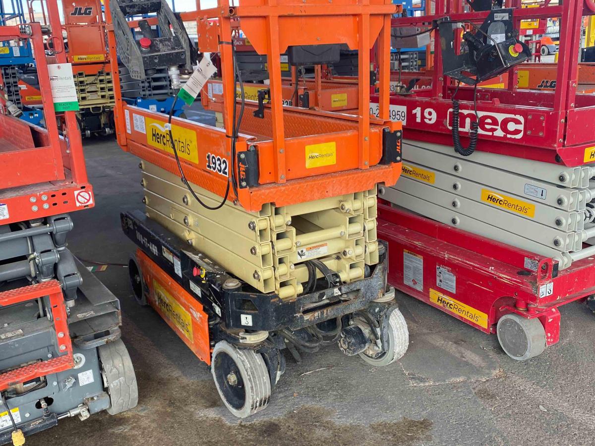 2017 JLG 1932R