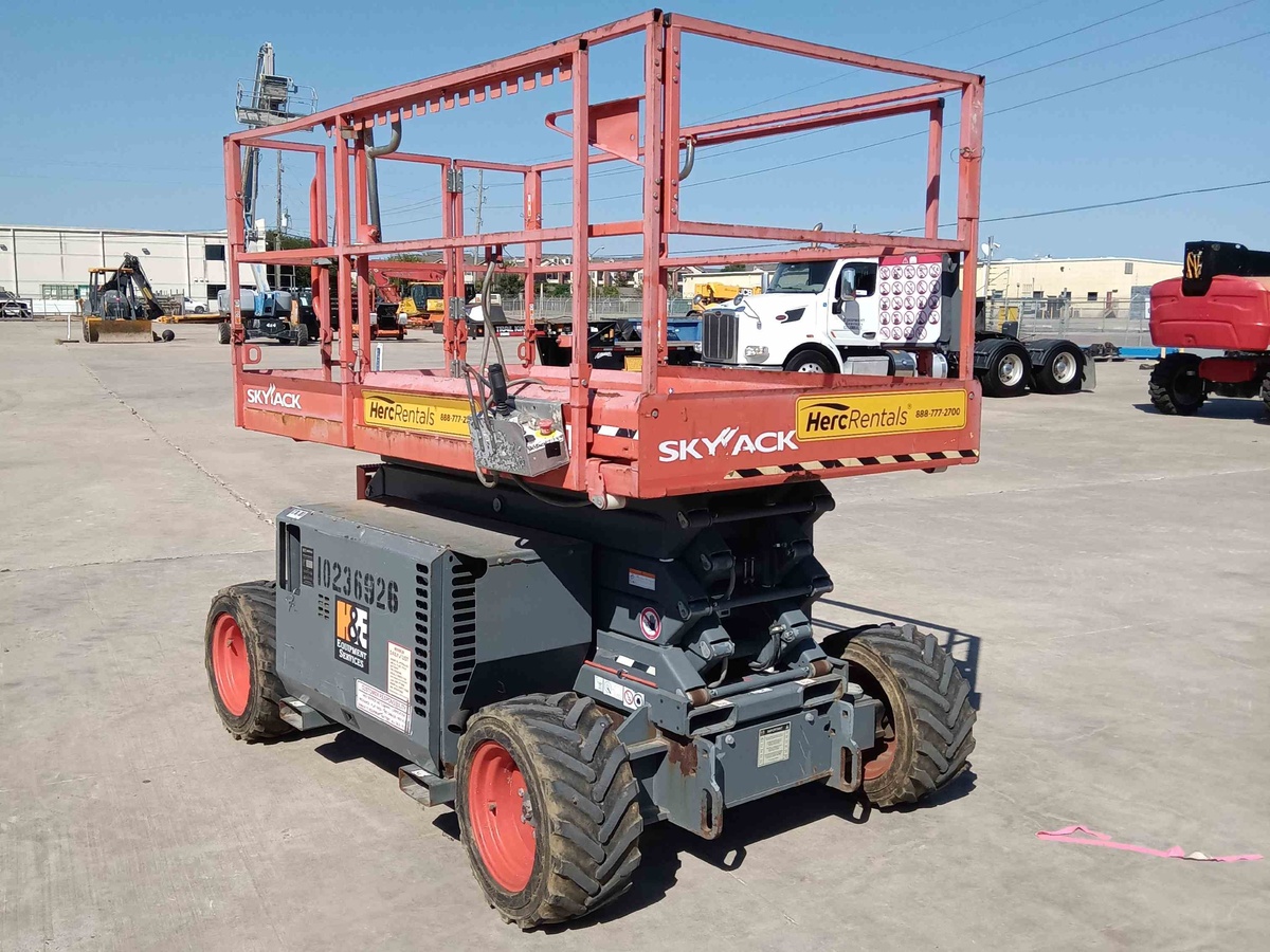 2018 Skyjack SJ-6832RT-2