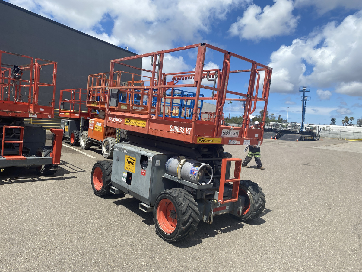 2019 Skyjack SJ-6832RT-6