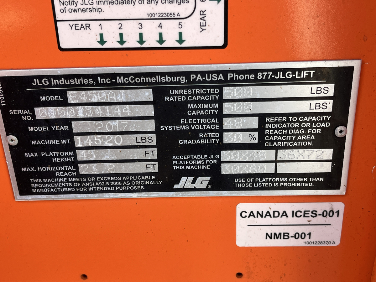 2017 JLG E450AJ-8