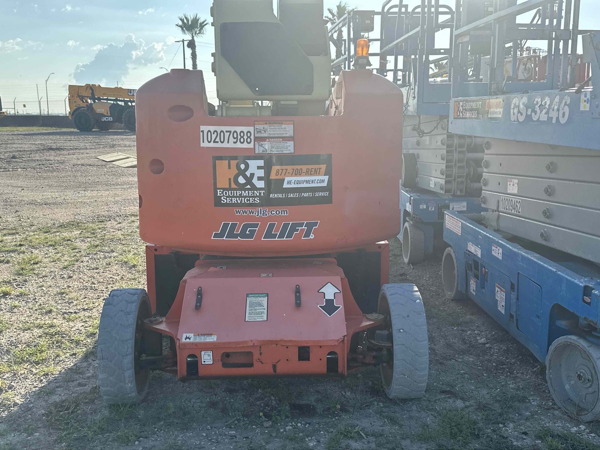 2017 JLG E400AJPN-2
