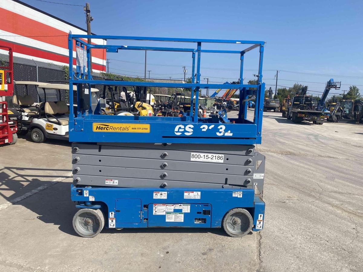 2017 Genie GS-3232