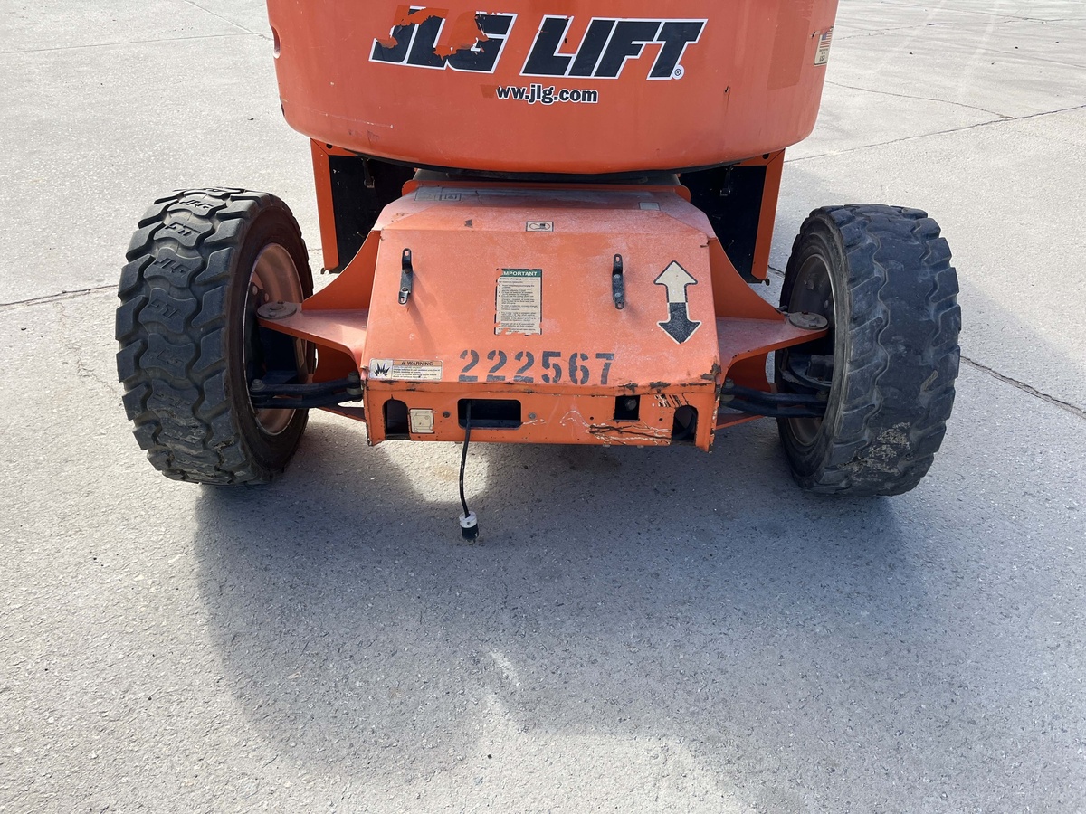 2016 JLG E450AJ-10