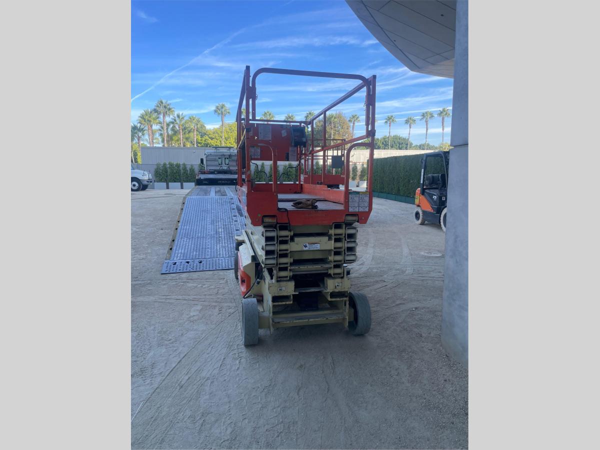 2016 JLG 3246ES