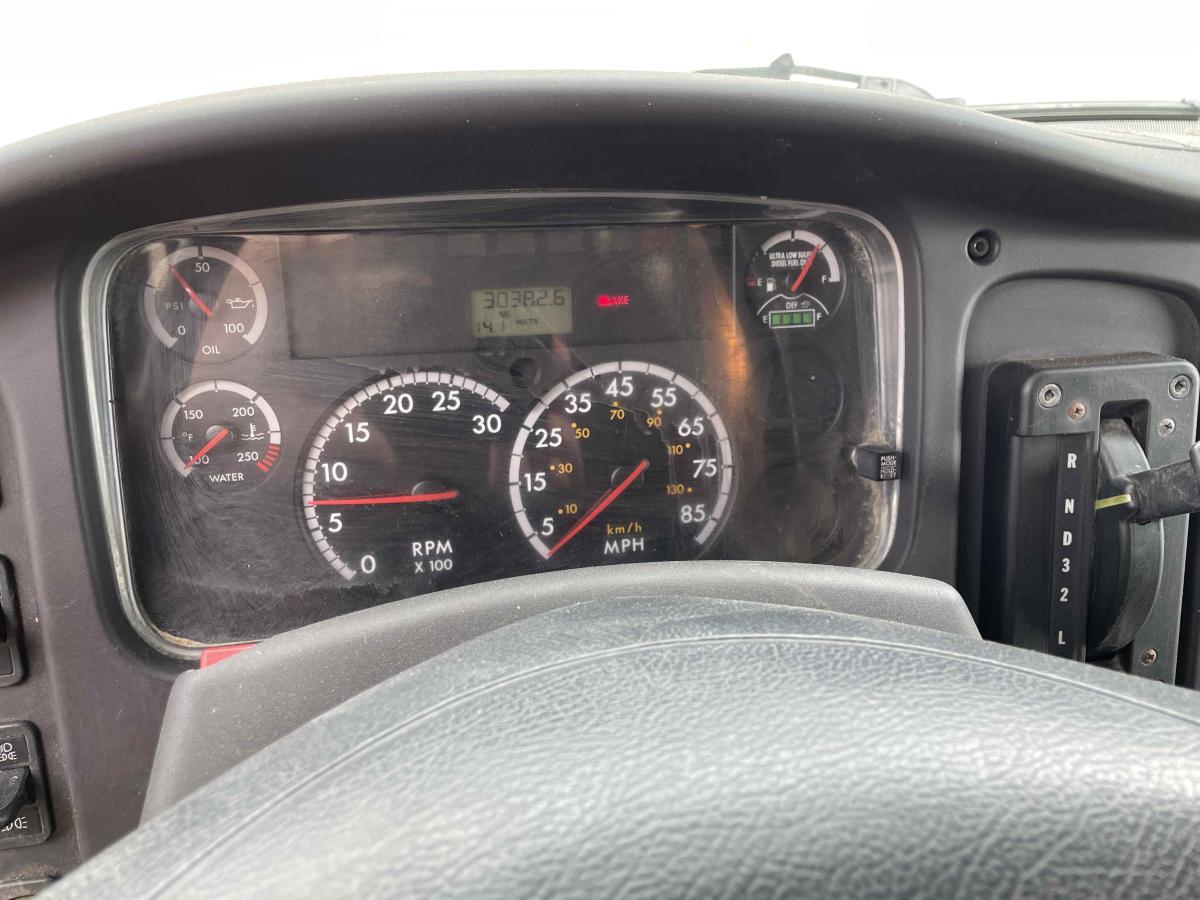 2015 Freightliner M2106