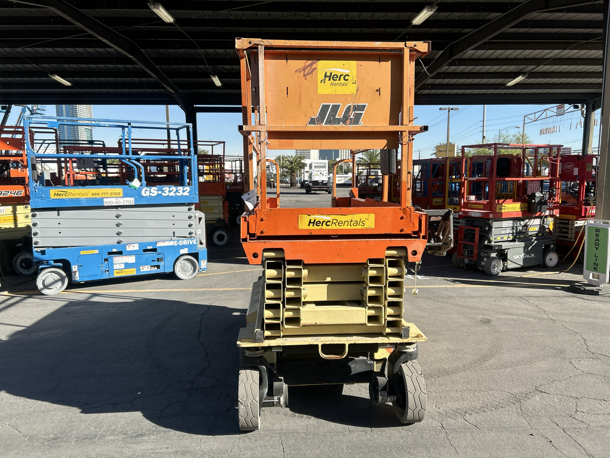 2017 JLG 3246ES-2