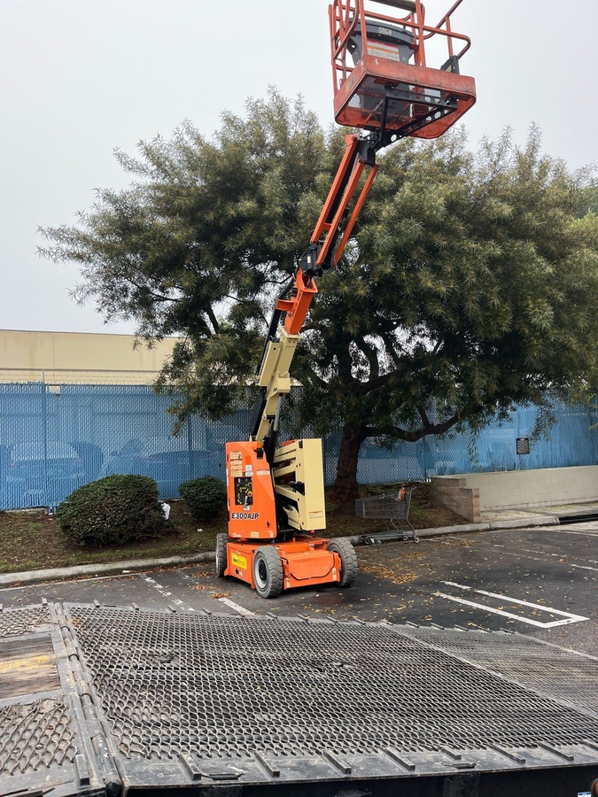 2017 JLG E300AJP