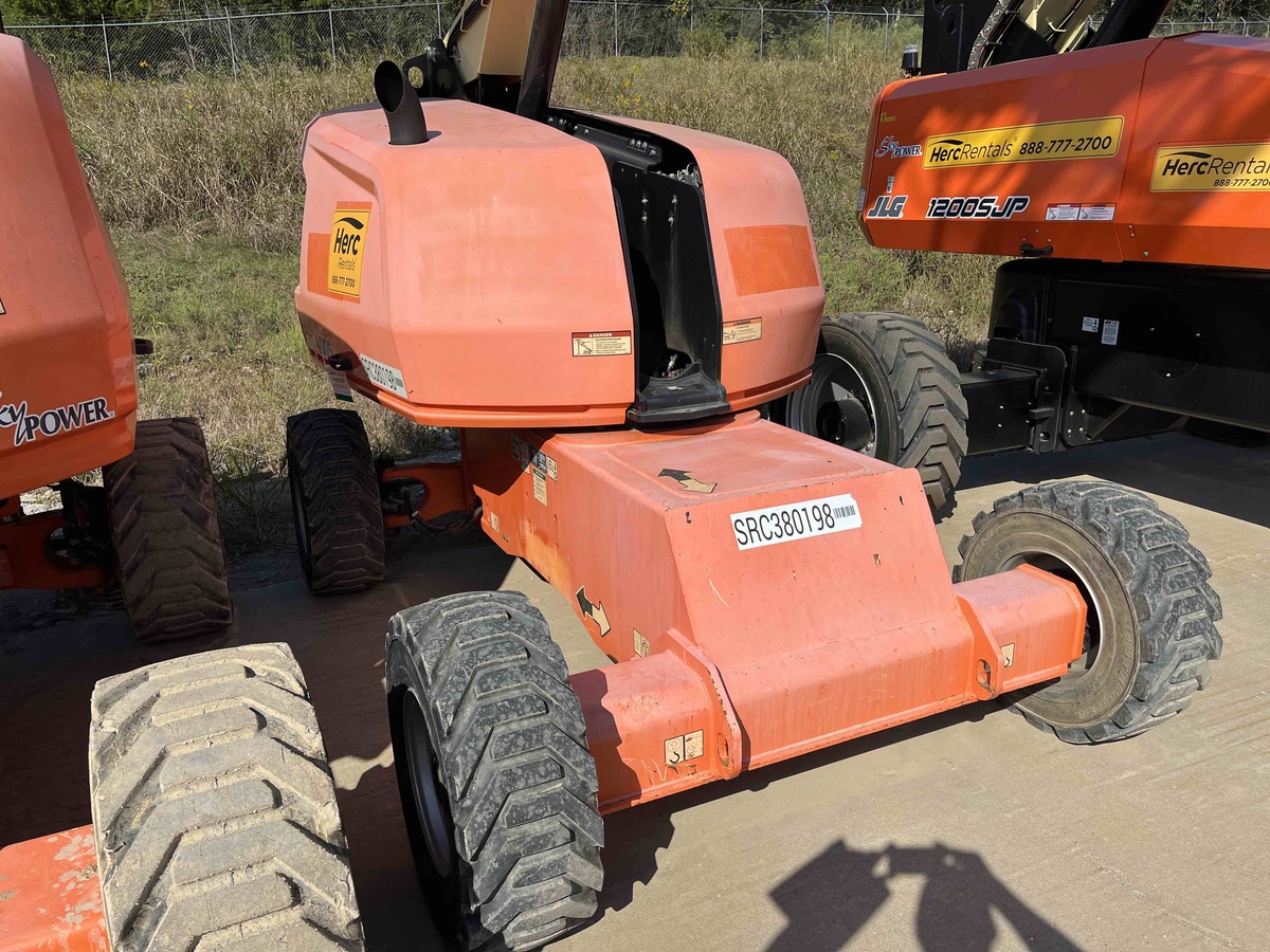 2017 JLG 400S