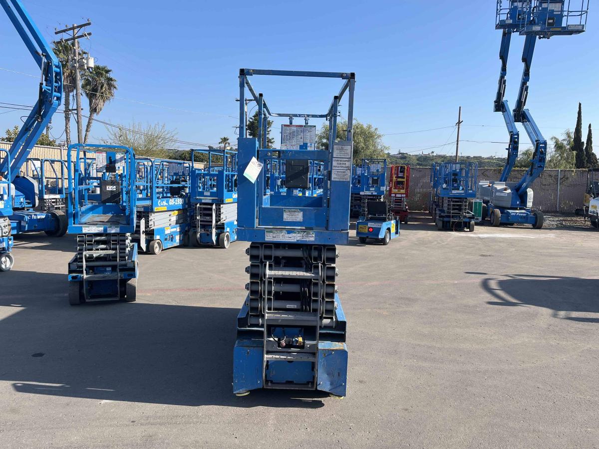 2017 Genie GS-3232