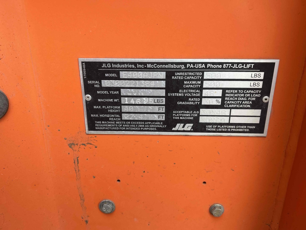 2017 JLG E400AJPN-4