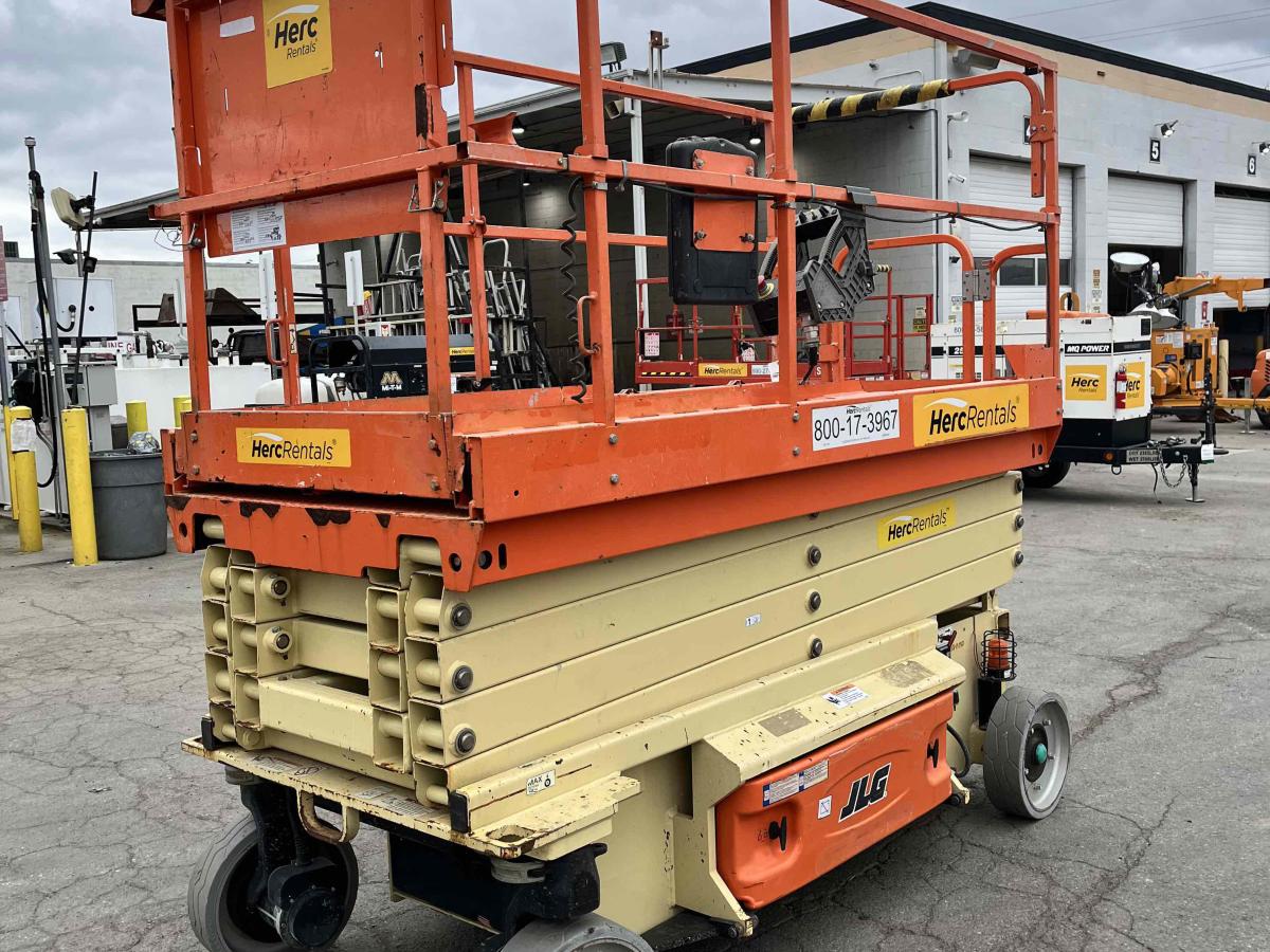 2017 JLG 2646ES-5