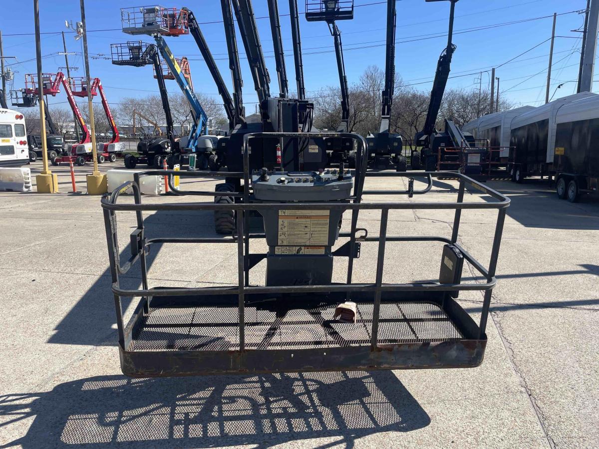 2015 JLG 800A