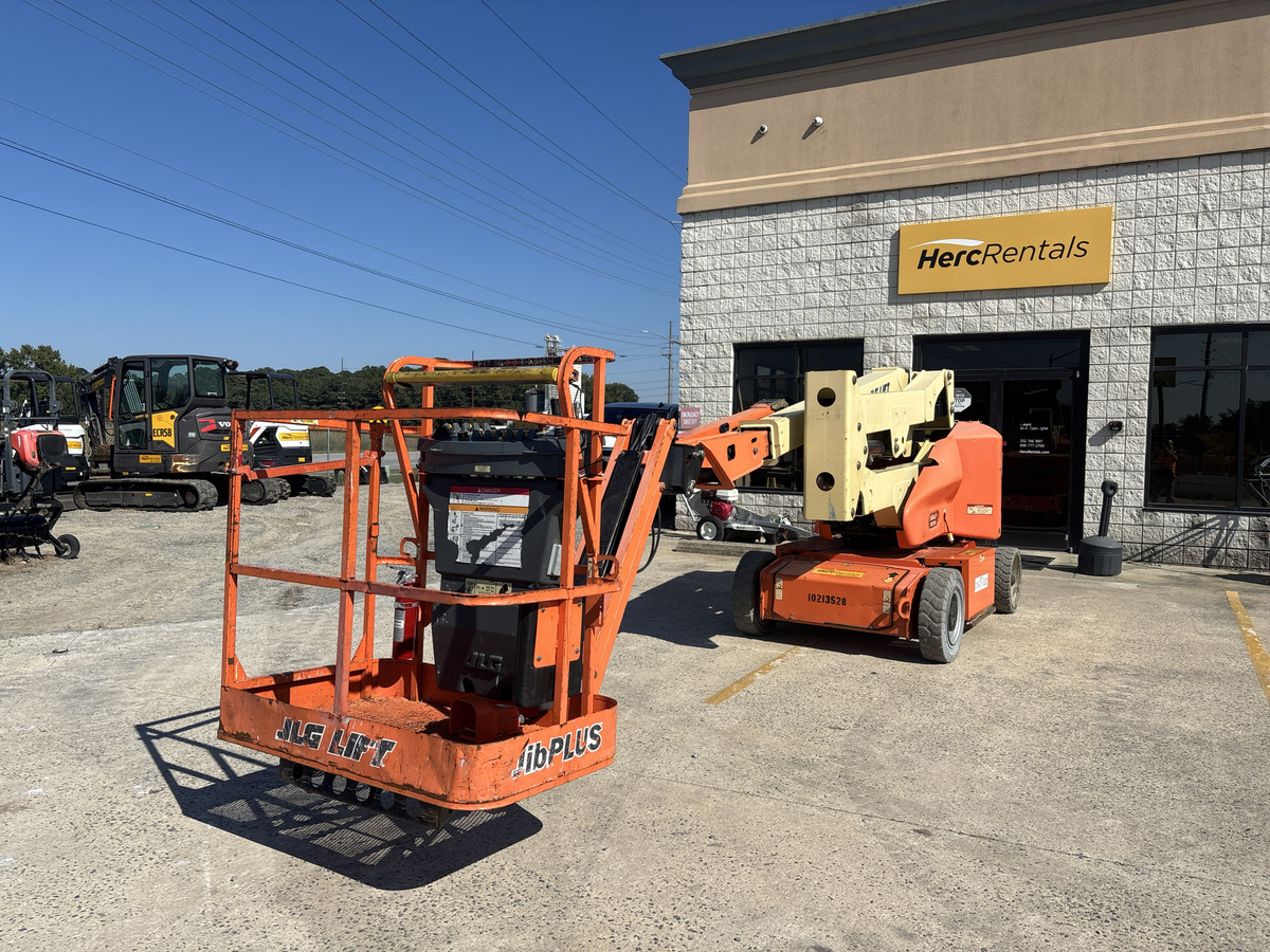 2017 JLG E400AJPN