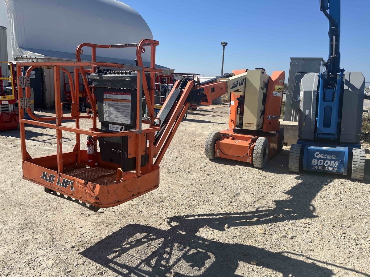 2016 JLG E300AJP-5
