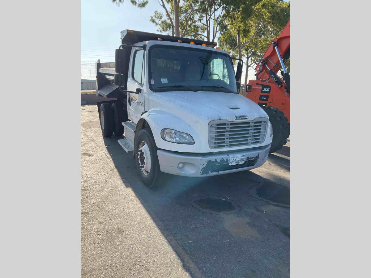 2017 Freightliner M2106
