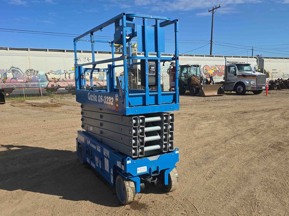 2017 Genie GS-3232-8
