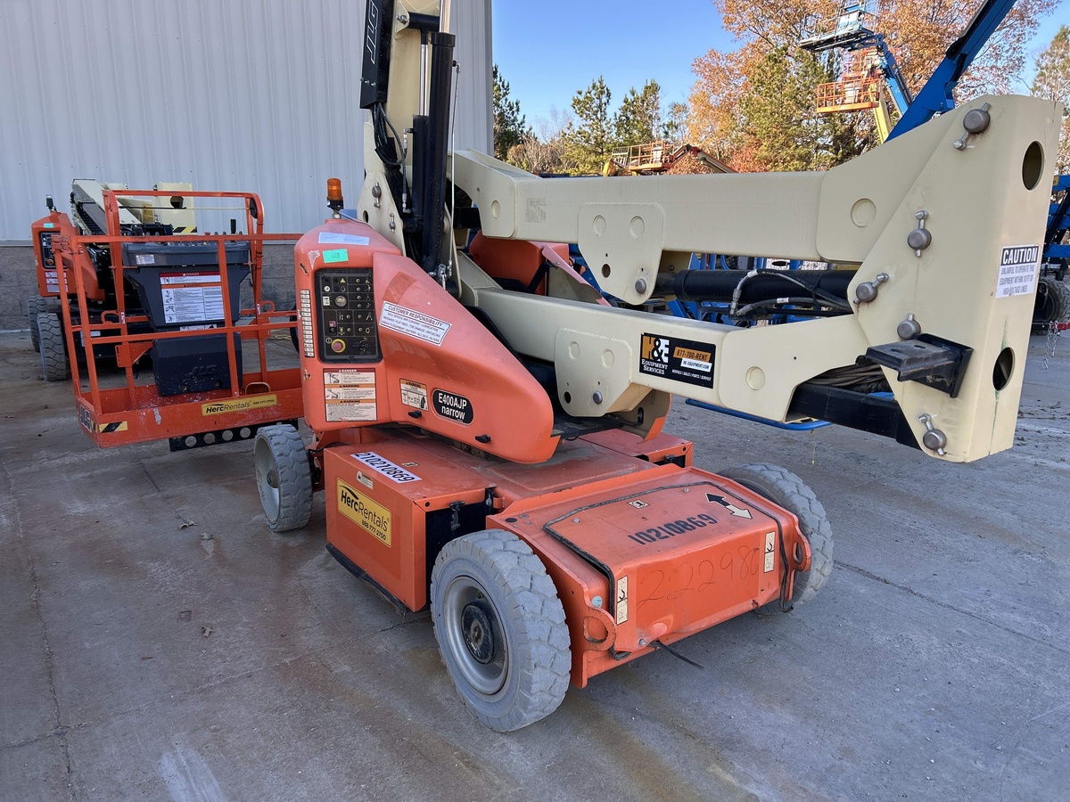 2017 JLG E400AJPN-6