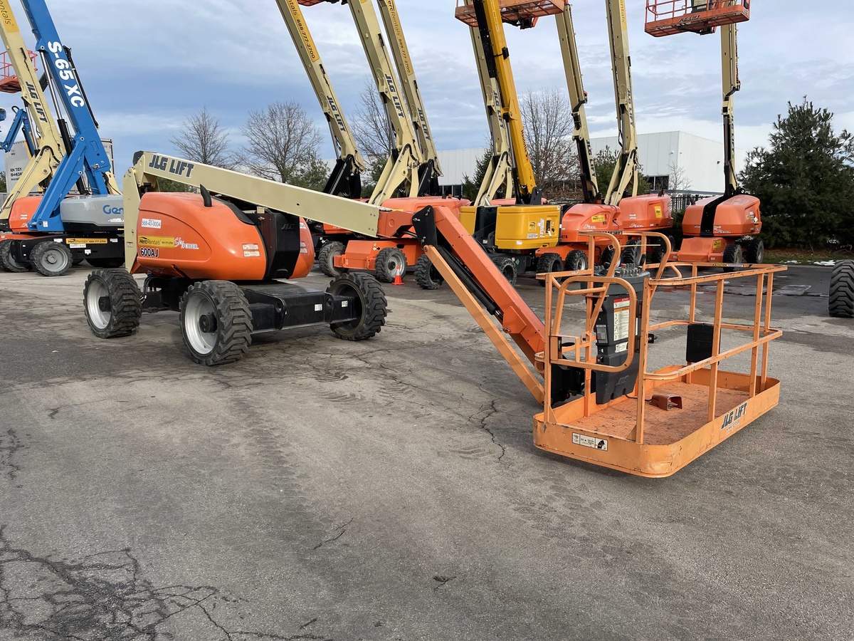 2012 JLG 600AJ-3
