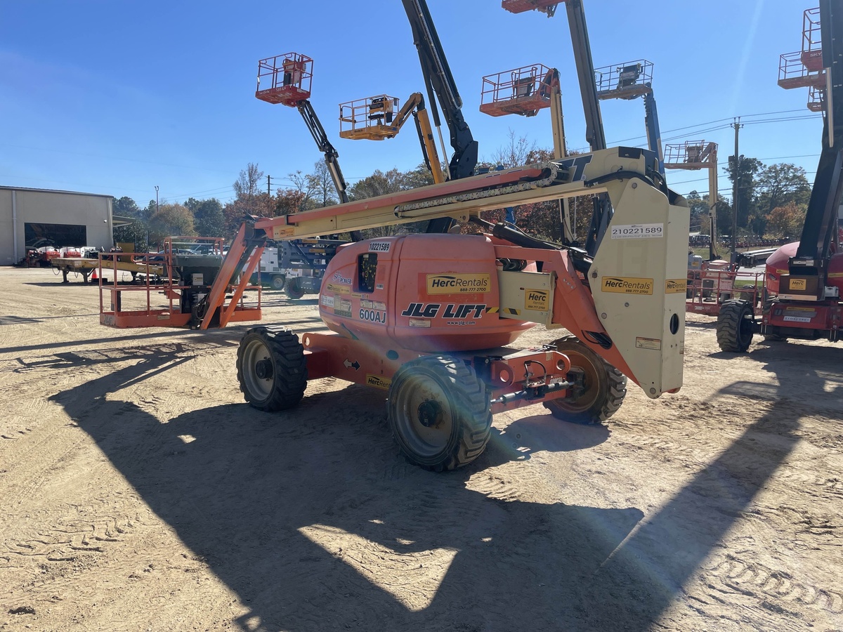 2017 JLG 600AJ-4