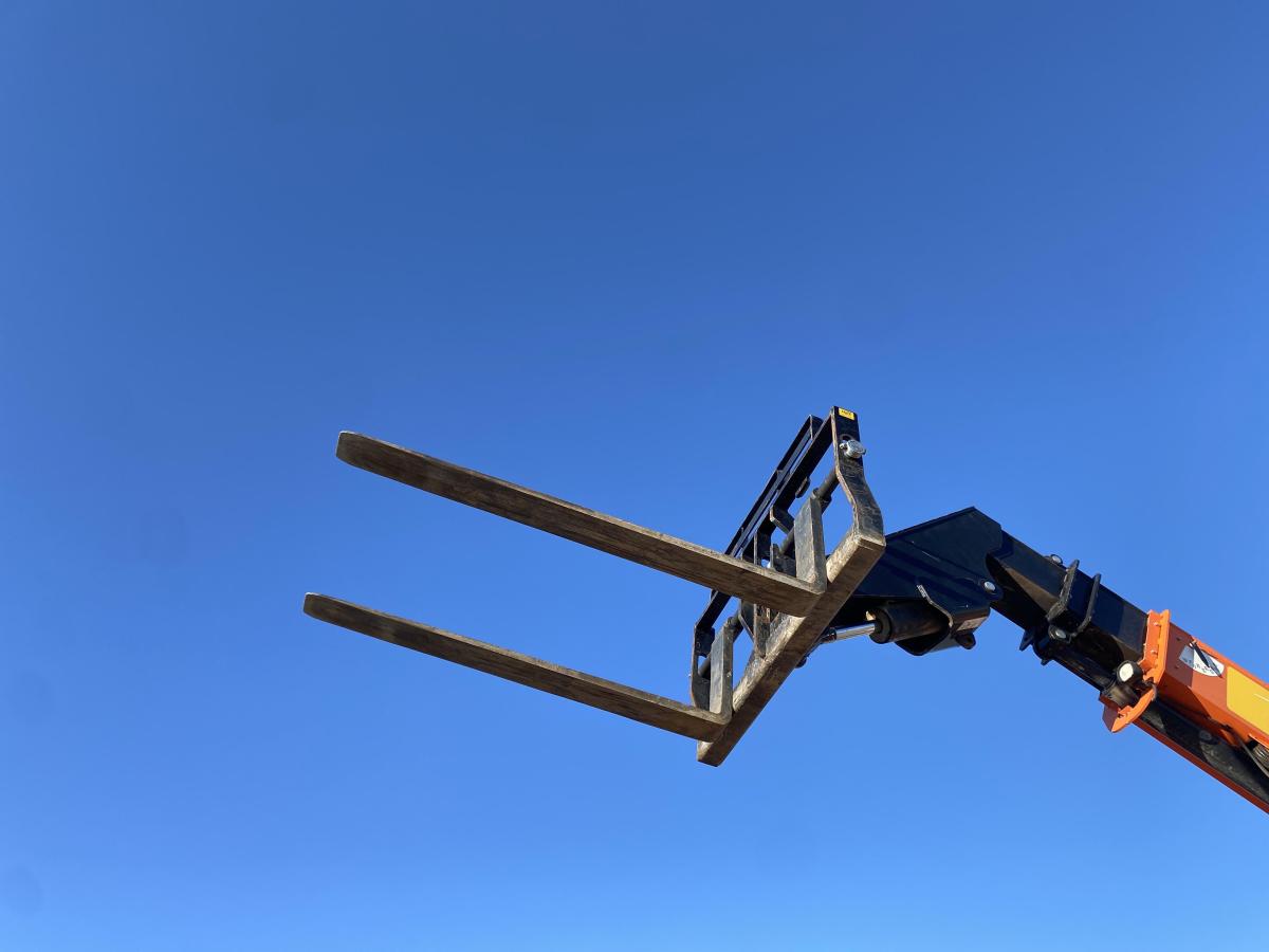2018 SkyTrak 10042