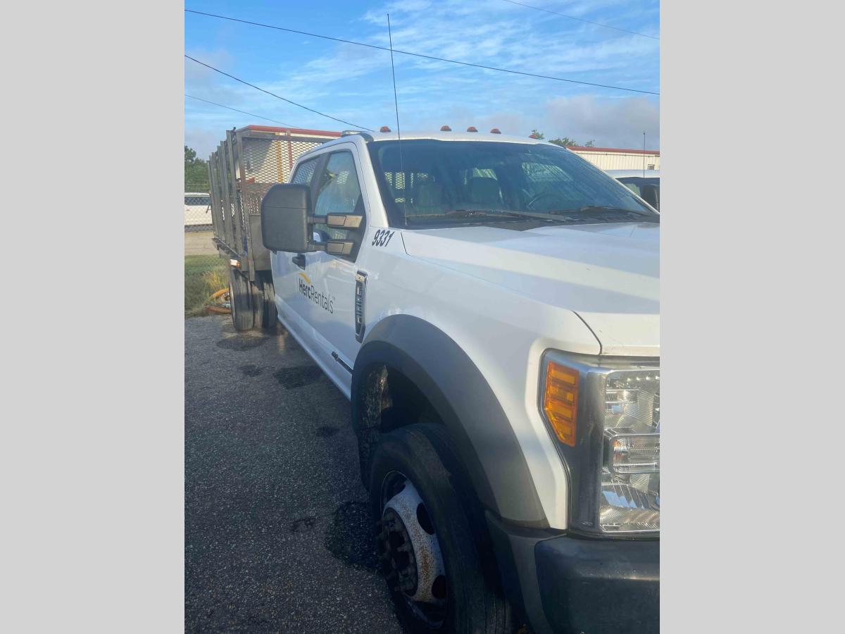 2017 Ford F550-3