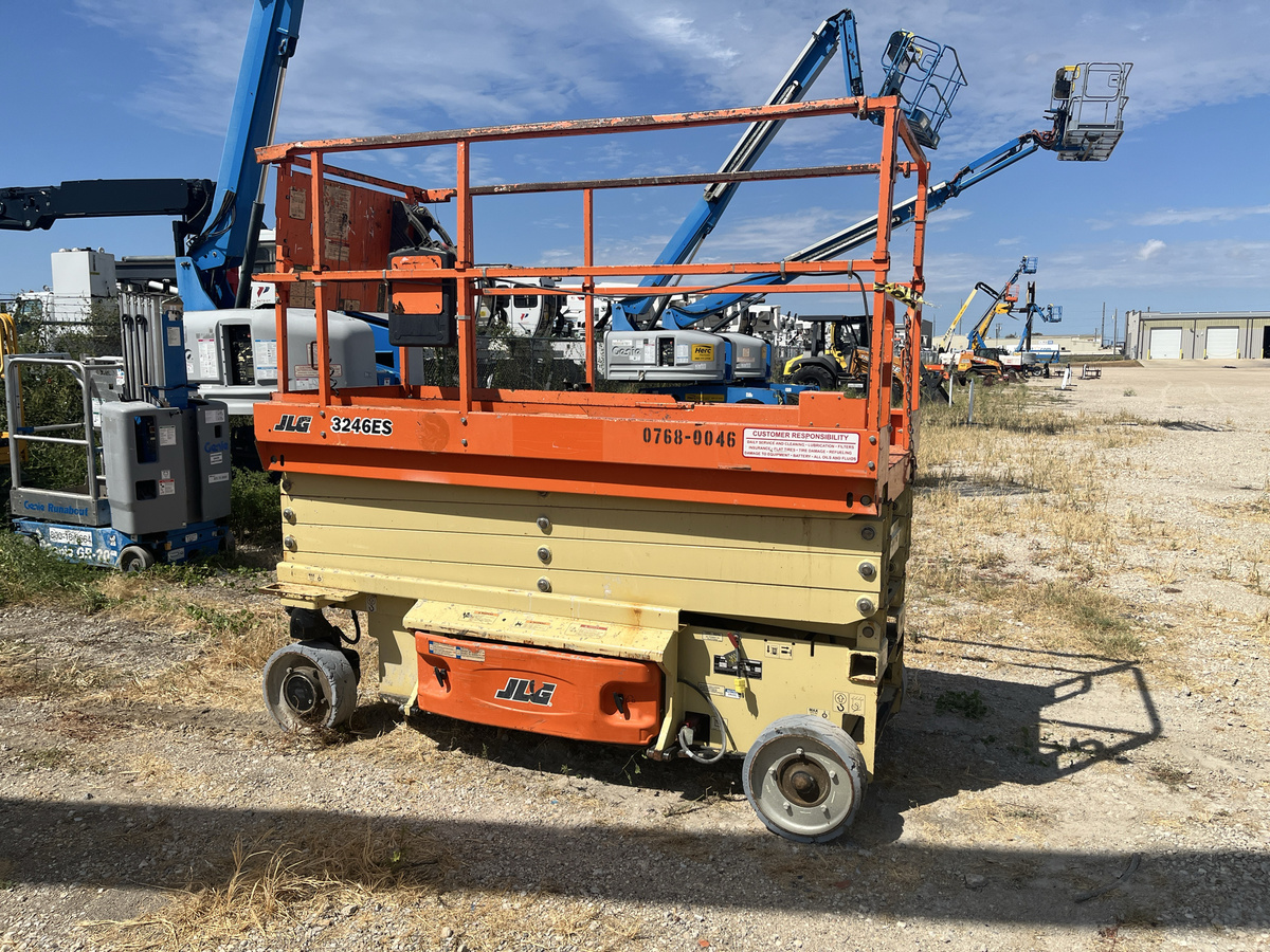 2018 JLG 3246ES-10