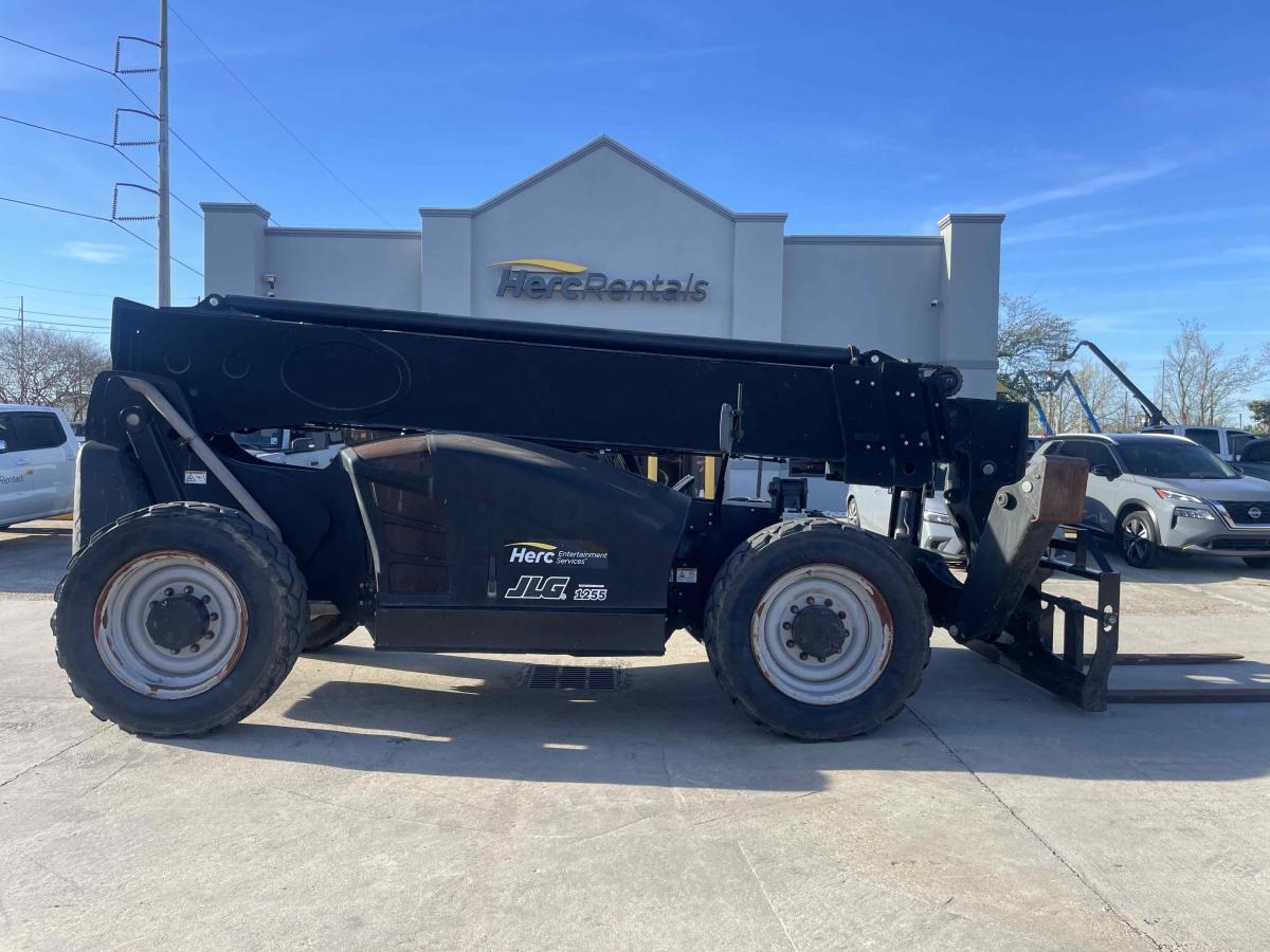 2018 JLG 1255