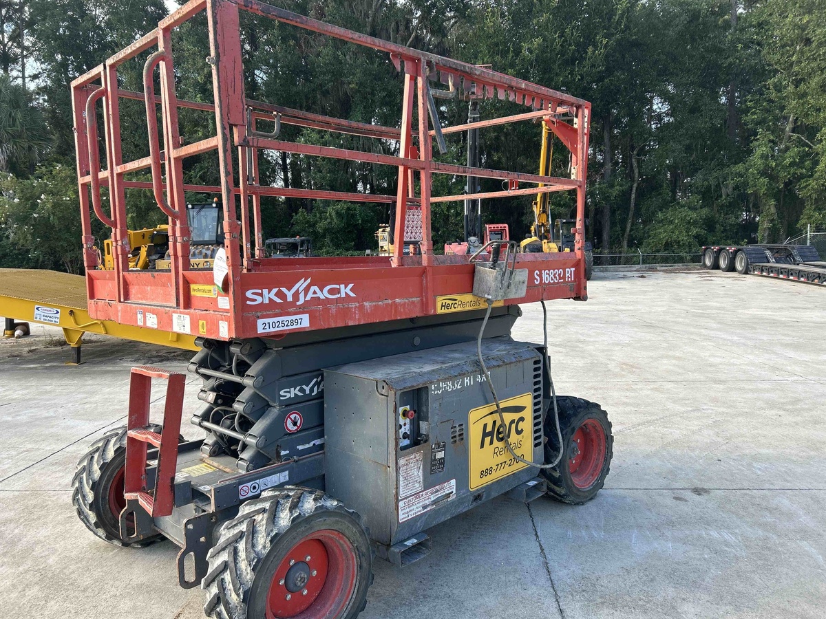 2018 Skyjack SJ-6832RT