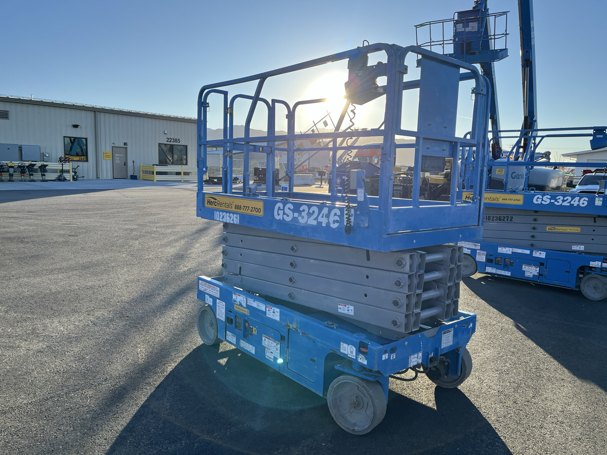 2018 Genie GS-3246