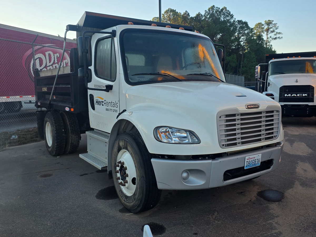 2021 Freightliner M2106-2