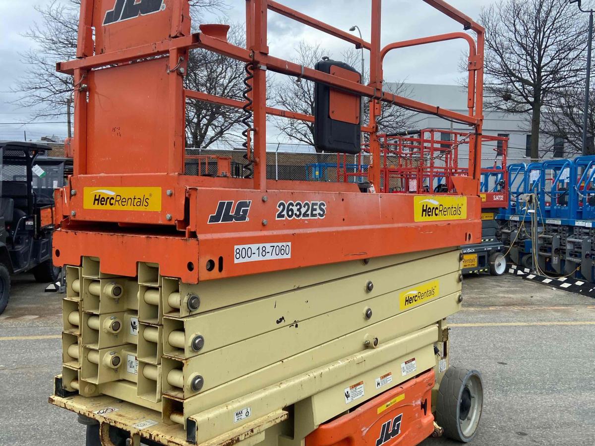 2017 JLG 2632ES