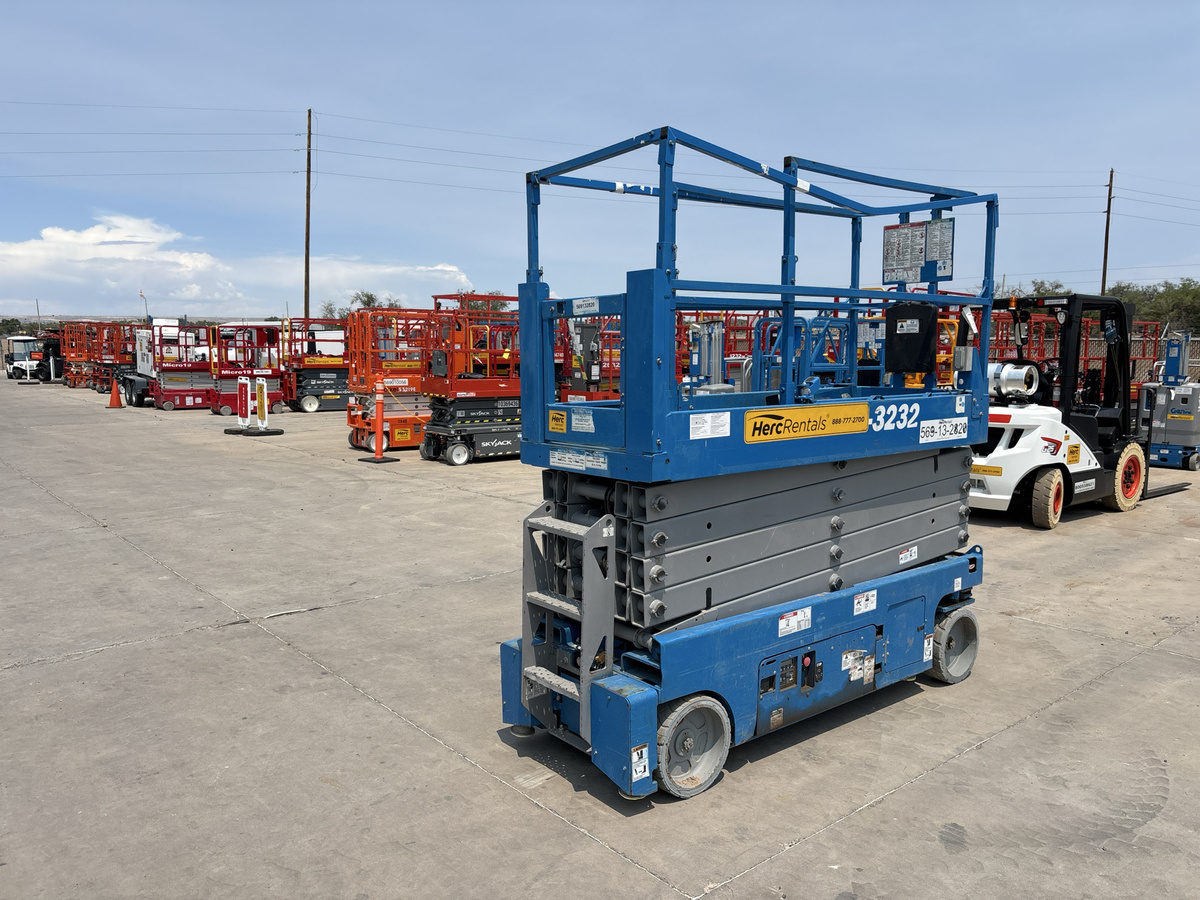 2017 Genie GS-3232