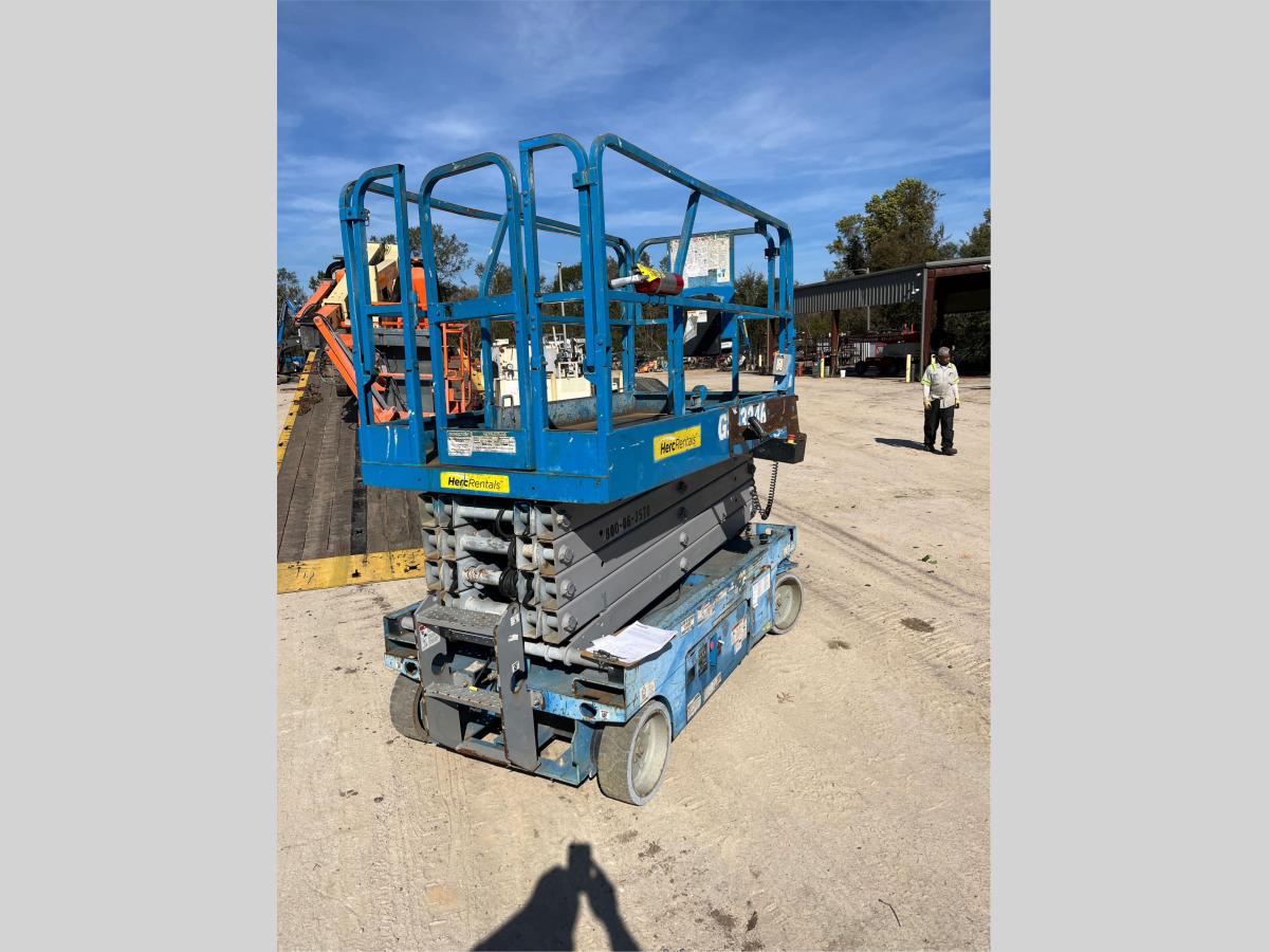 2015 Genie GS-3246