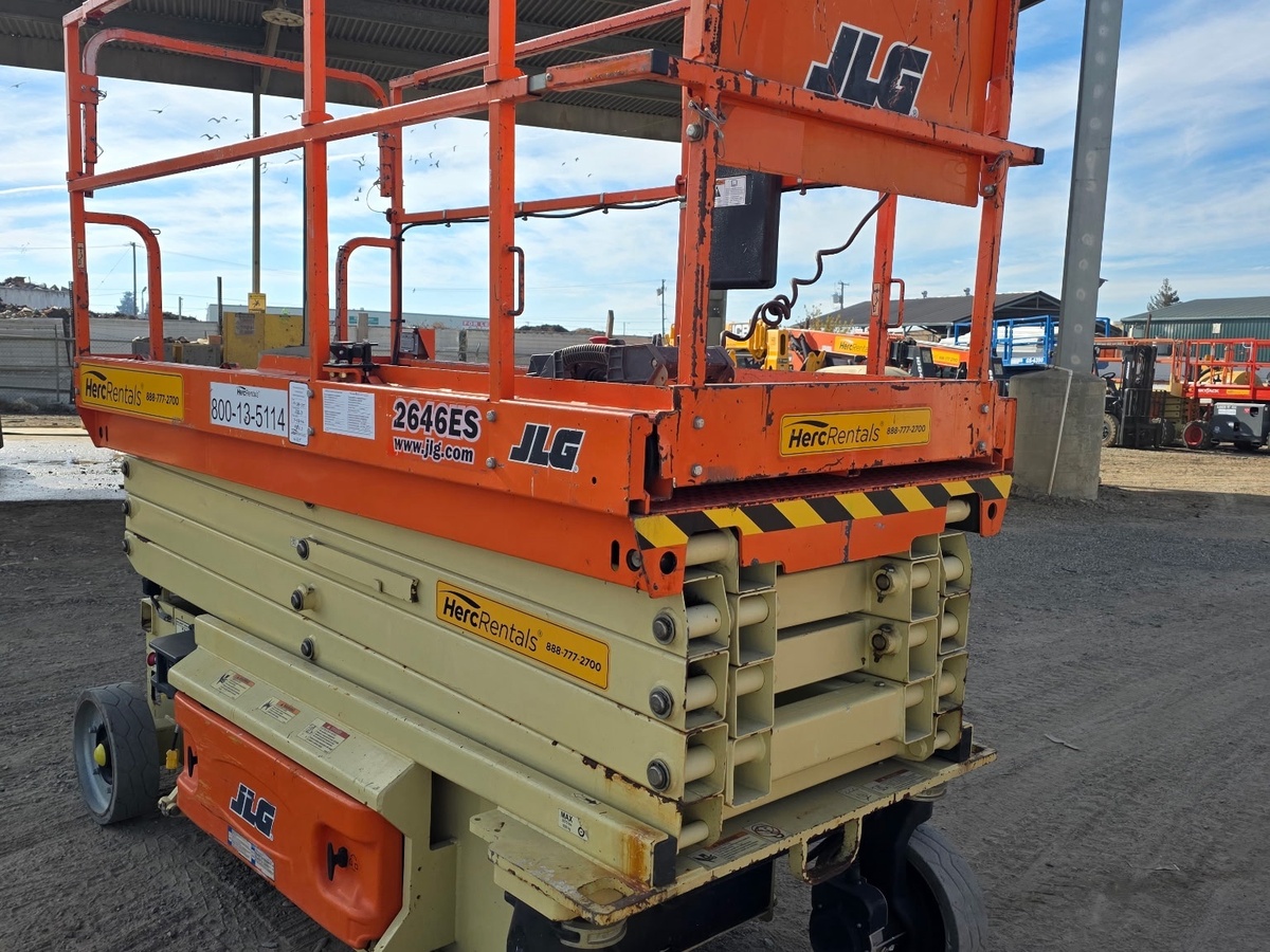 2017 JLG 2646ES-4