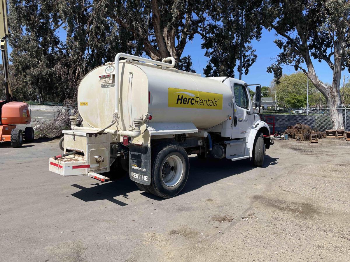 2018 Freightliner M2106
