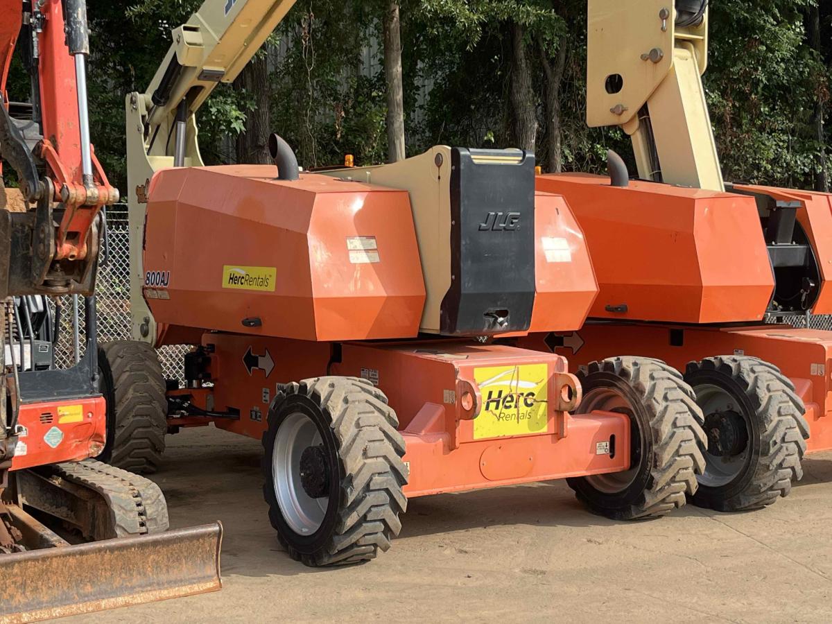 2017 JLG 800AJ-2