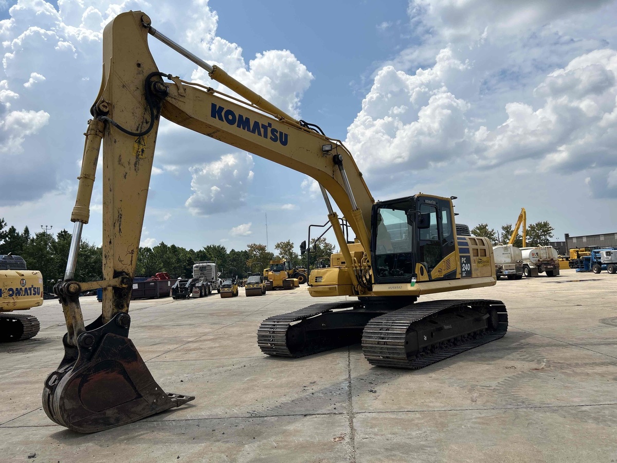 2019 Komatsu PC240LC-11-11