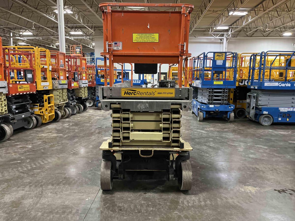 2014 JLG 3246ES